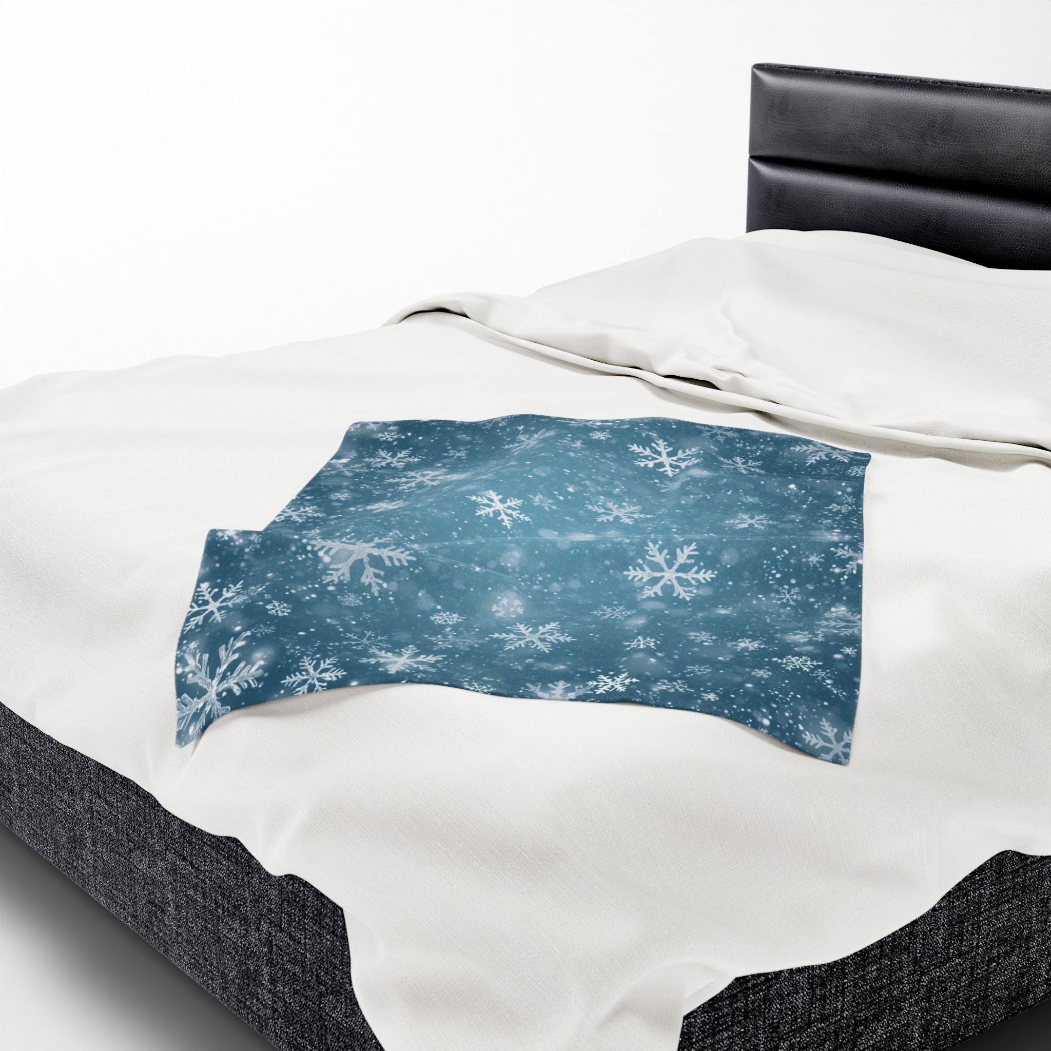 Snowflake Velveteen Plush Blanket — Cozy Winter Throw