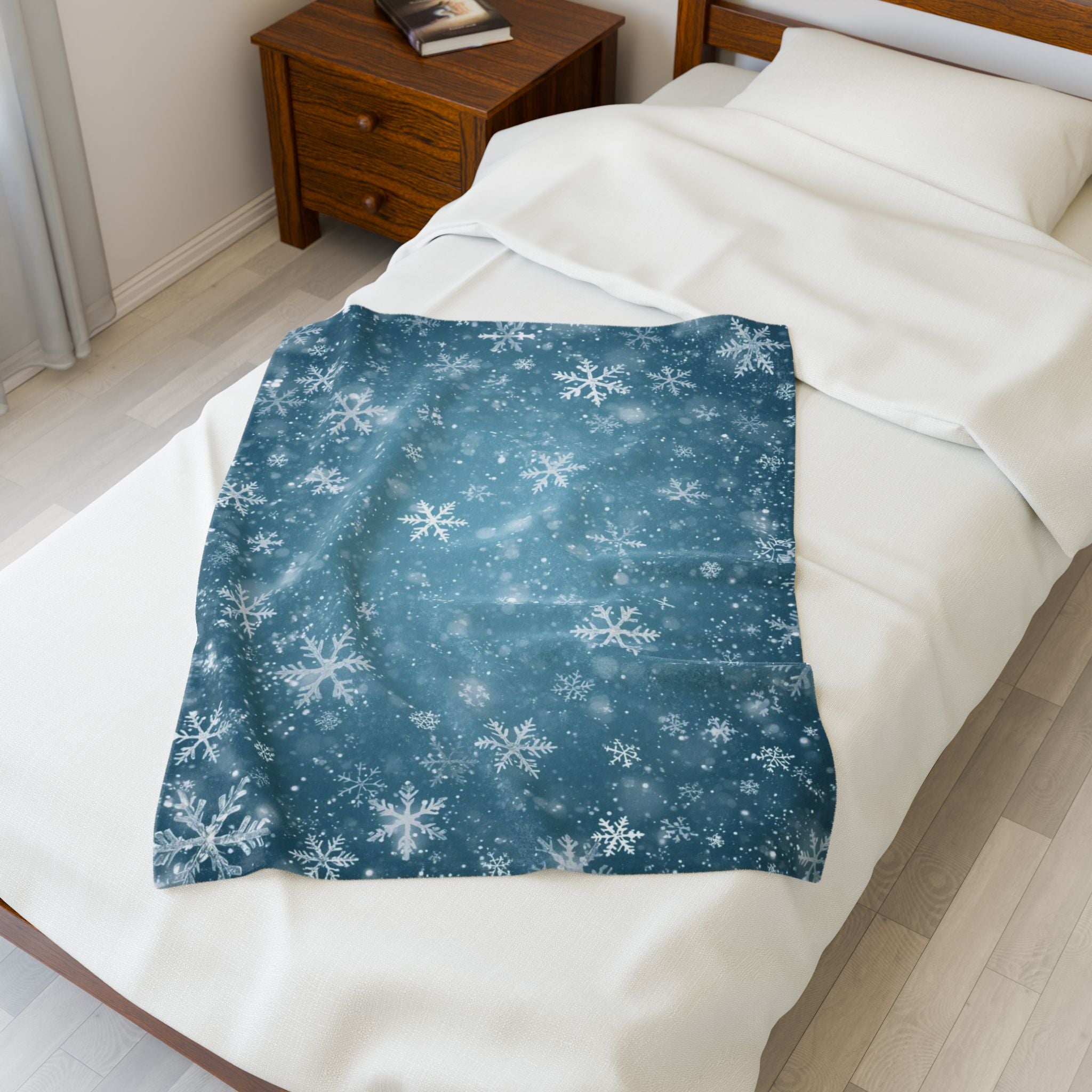 Snowflake Velveteen Plush Blanket — Cozy Winter Throw