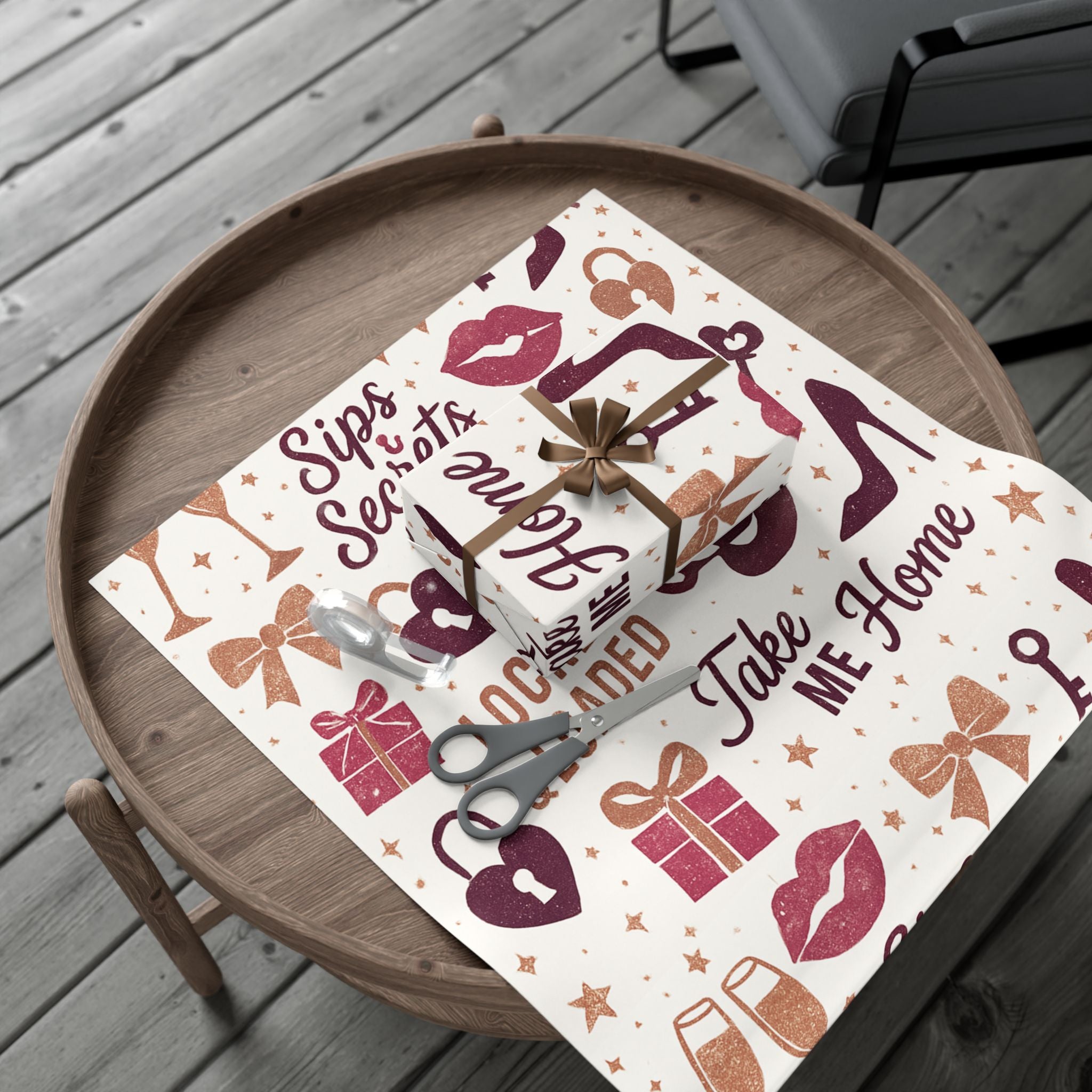 Festive Lips & Heels Holiday Wrapping - 29" x 20"