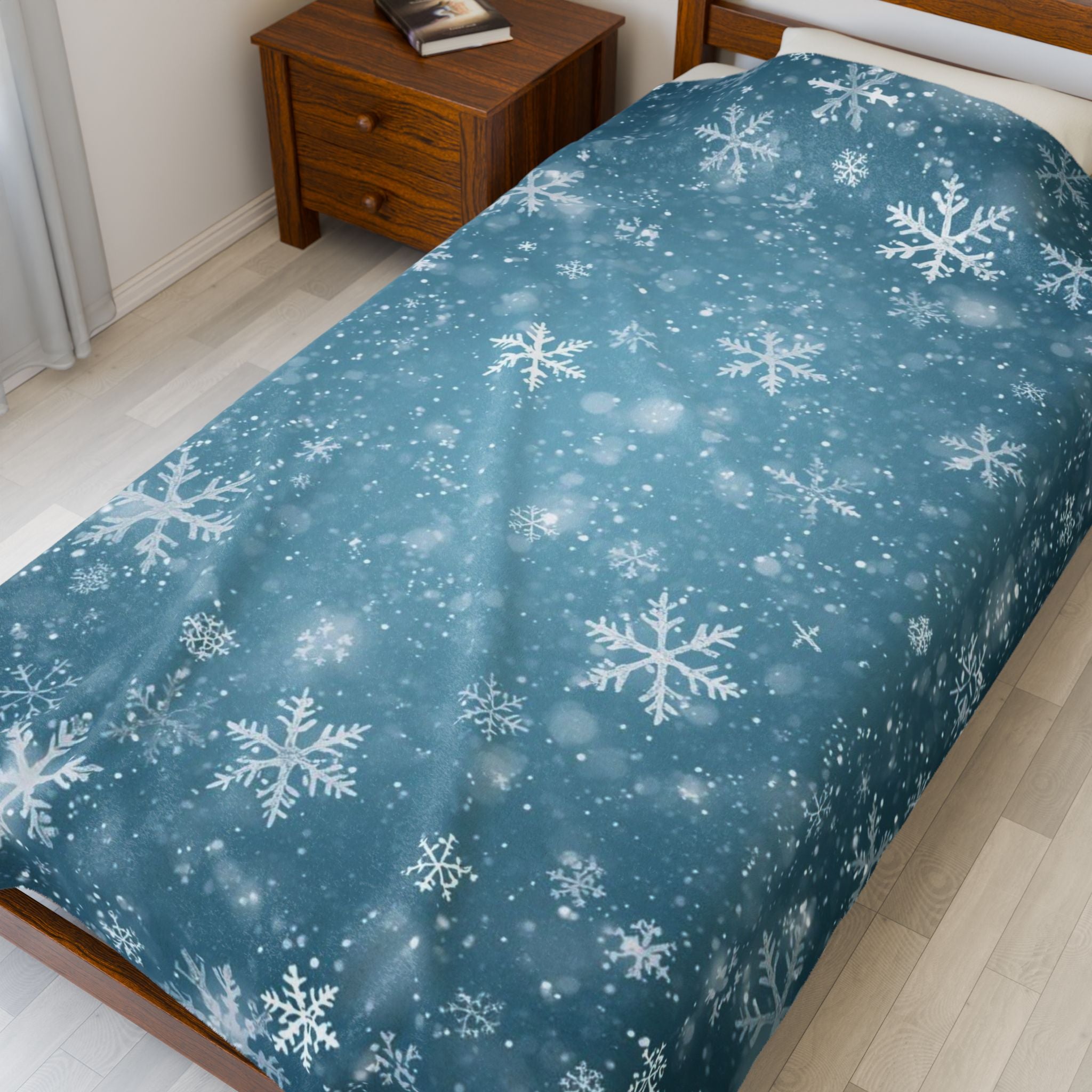 Snowflake Velveteen Plush Blanket — Cozy Winter Throw