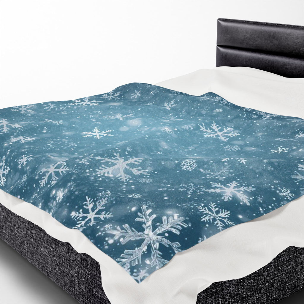 Snowflake Velveteen Plush Blanket — Cozy Winter Throw