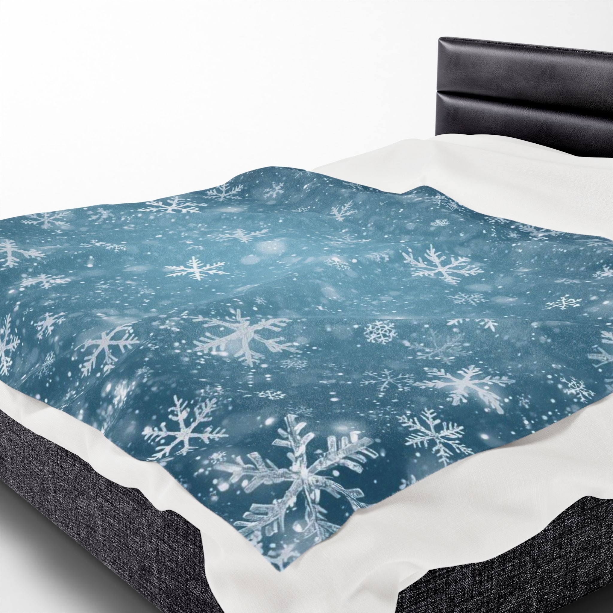 Snowflake Velveteen Plush Blanket — Cozy Winter Throw